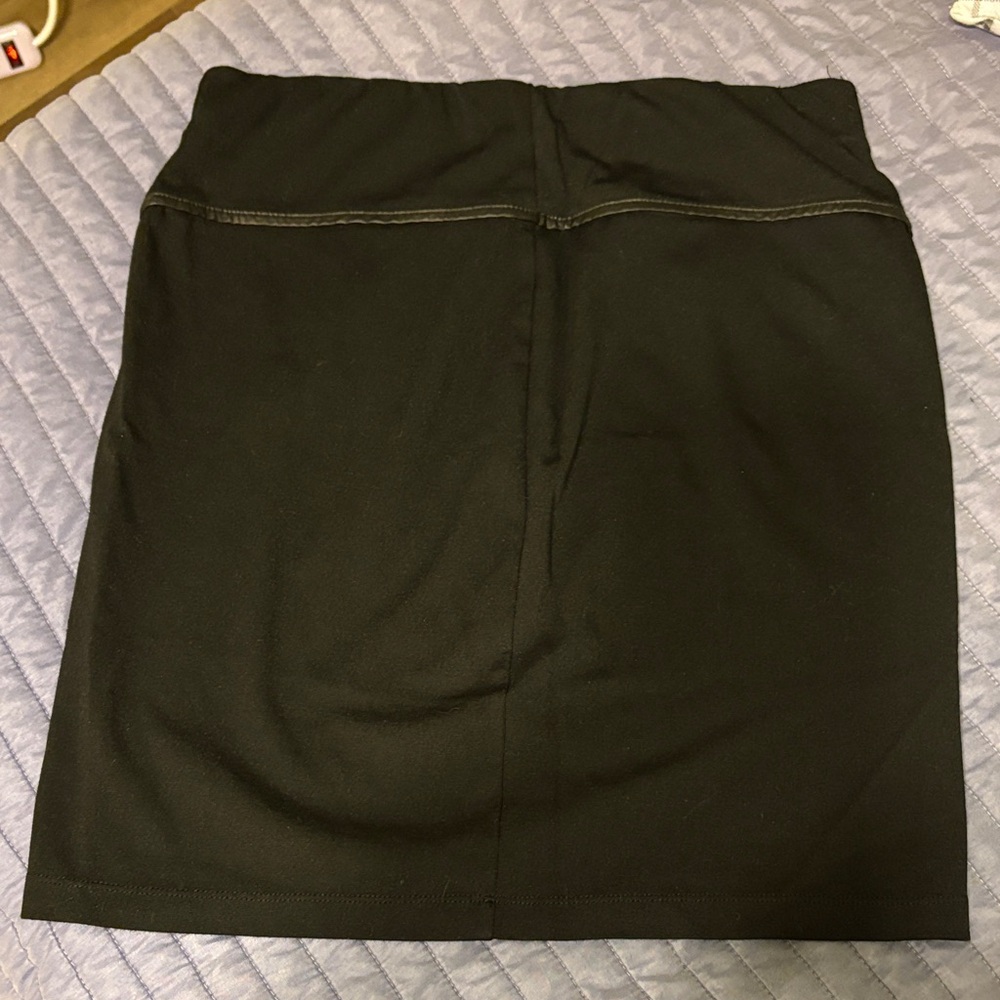 3/$25 🦀Max Studio Black Bodycon Skirt with Faux Leather Trim. Sz. Large - Picture 2 of 6